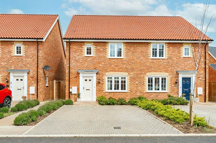 3 Bedroom Semi-Detached House For Sale In Hewitt Drive, Mattishall, NR20