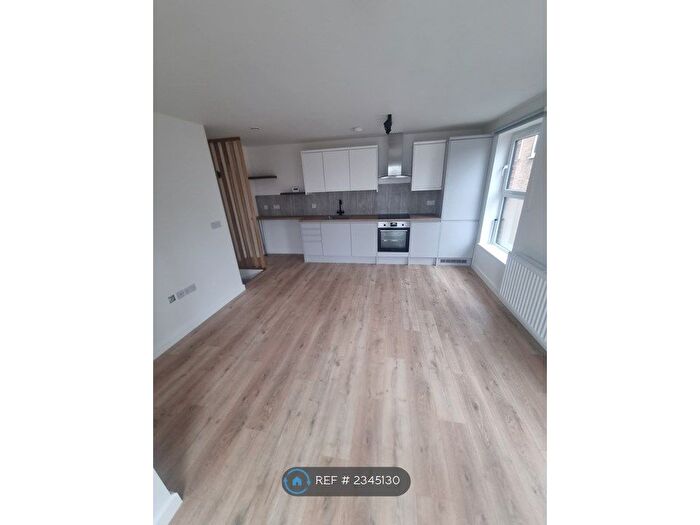 2 Bedroom Flat To Rent In Yorkshire House, Glasshoughton, Castleford, WF10