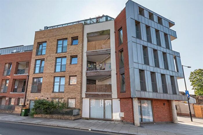 1 Bedroom Apartment For Sale In Oberon Court, East Ham, E6