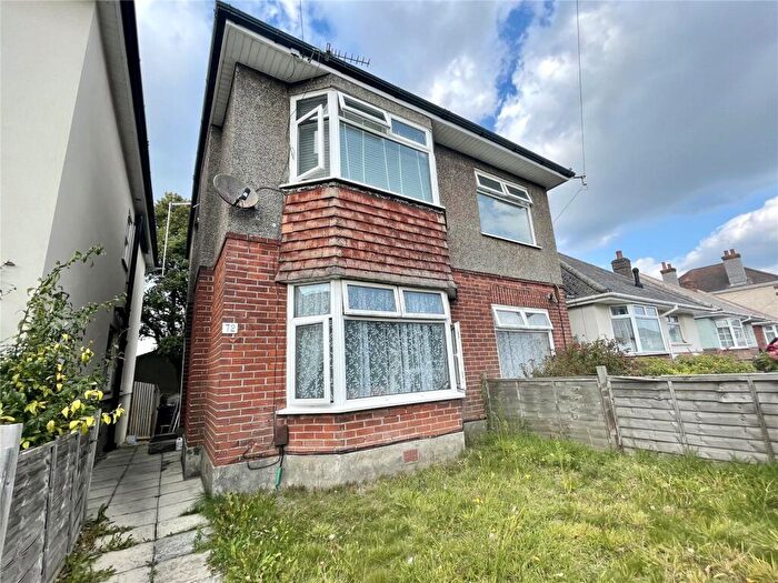 2 Bedroom Apartment To Rent In Barnes Crescent, Bournemouth, BH10