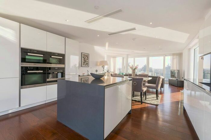 2 Bedroom Flat For Sale In Central Avenue, Sands End, London, SW6