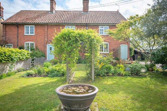 4 Bedroom Semi-Detached House For Sale In Eastbridge, IP16