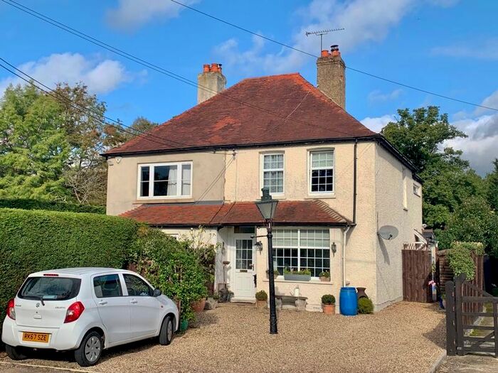 4 Bedroom Semi-Detached House For Sale In Broadmoor Road, Waltham St. Lawrence, Reading RG10