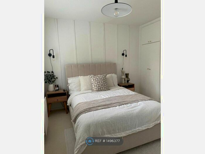 1 Bedroom Terraced House To Rent In Kingston Avenue, Leatherhead, KT22