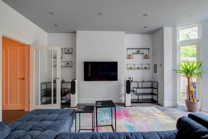 2 Bedroom Flat To Rent In Rydal Road, London, SW16