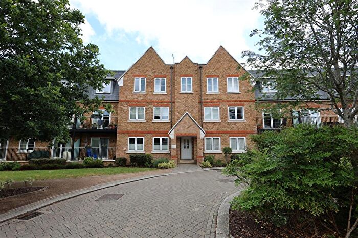 2 Bedroom Flat For Sale In Ryewood, Dunton Green, Sevenoaks, TN14