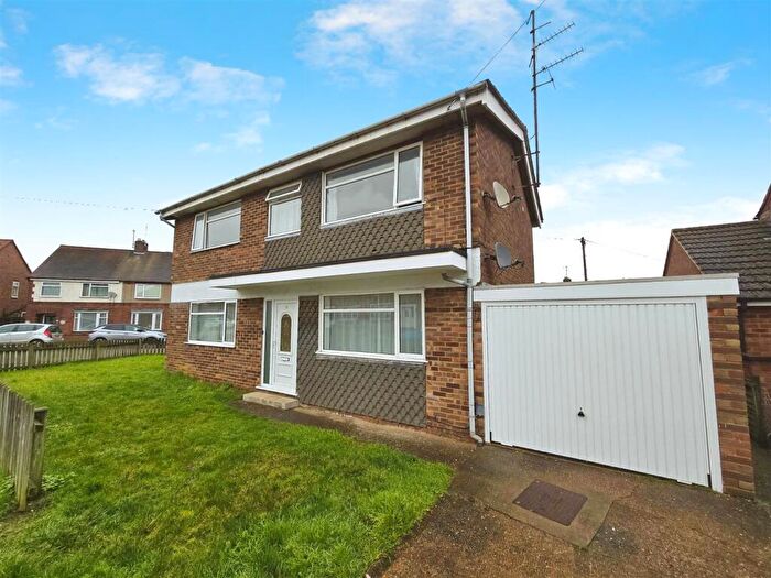 2 Bedroom Apartment To Rent In Hillary Road, Rushden, Northants, NN10