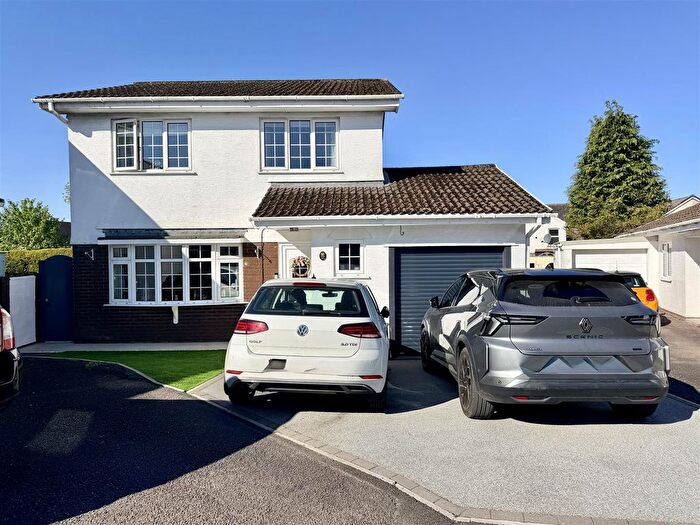 3 Bedroom Detached House For Sale In Llwyn Y Bryn, Ammanford, SA18