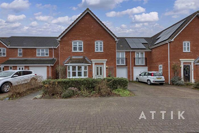 4 Bedroom Semi-Detached House For Sale In Lark Drive, Attleborough, NR17