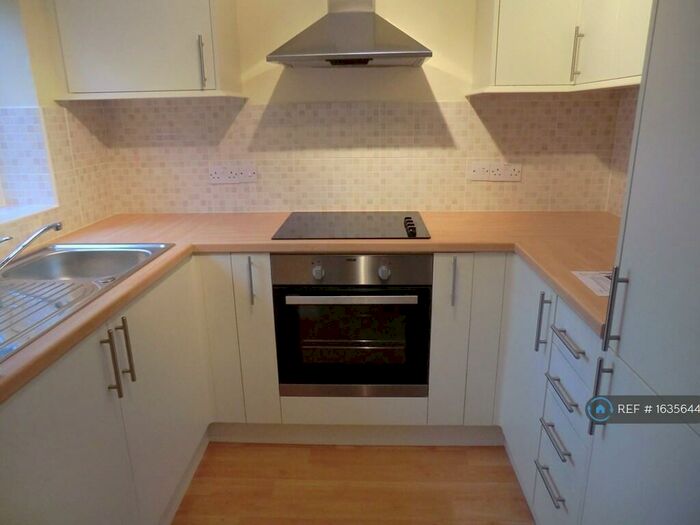 1 Bedroom Flat To Rent In Wey Road, Godalming, GU7