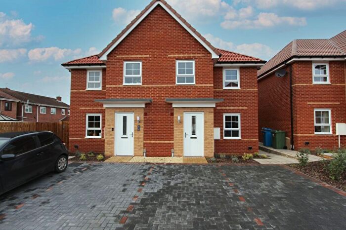 3 Bedroom Semi Detached House To Rent In Farleigh Drive, Harworth, Doncaster, DN11