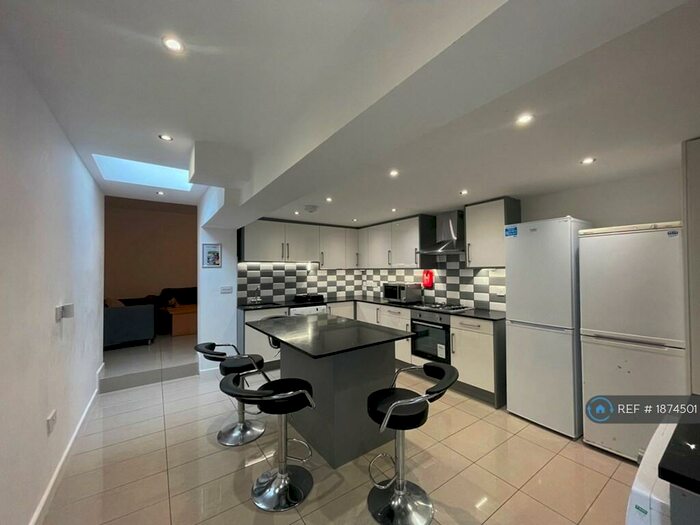 6 Bedroom Terraced House To Rent In Donnington Road, Reading, RG1