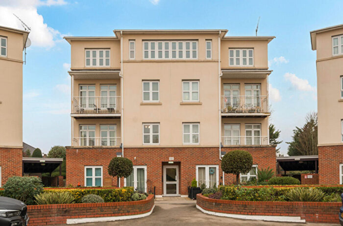2 Bedroom Apartment To Rent In Magdalene Gardens, London, N20