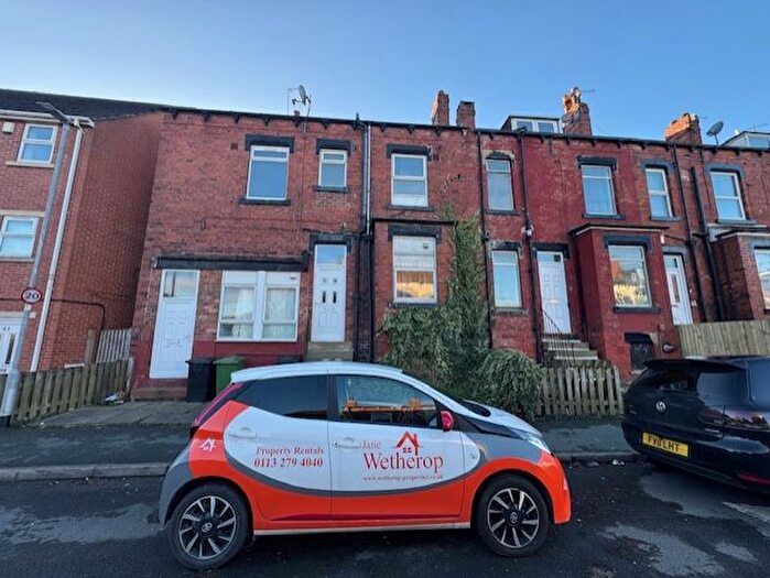 2 Bedroom Flat To Rent In Cow Close Road, Leeds, LS12