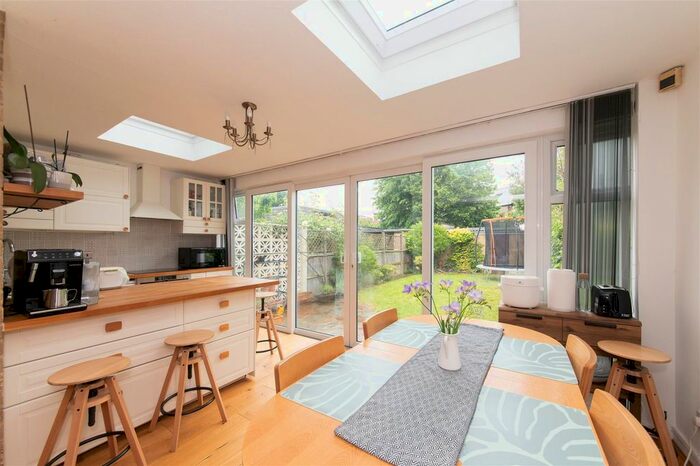 3 Bedroom Terraced House For Sale In Bow Lane, North Finchley, London, N12
