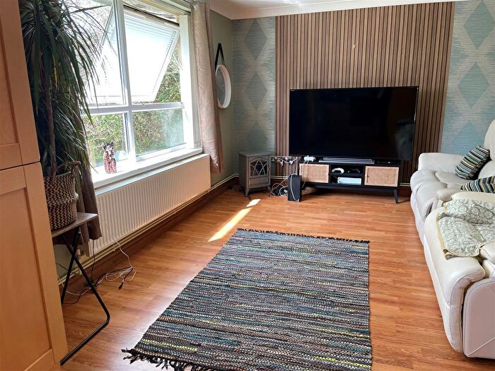1 Bedroom Flat For Sale In Llys Newydd, Llwynhendy, Llanelli, SA14