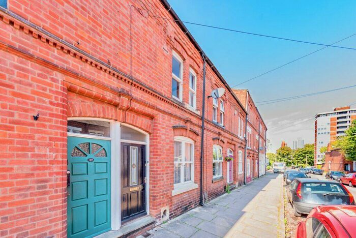 3 Bedroom Terraced House To Rent In St Leonards Road, Leicester, LE2