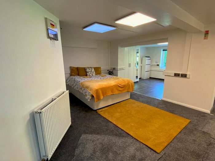 1 Bedroom Flat To Rent In Abbs Cross Lane, Hornchurch, RM12