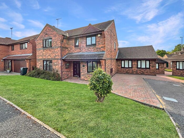4 Bedroom Detached House For Sale In Lippitts Hill, Luton, Bedfordshire, LU2