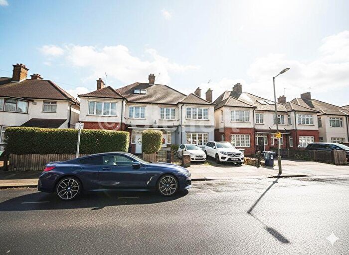 1 Bedroom Flat To Rent In Woodstock Avenue, London, NW11