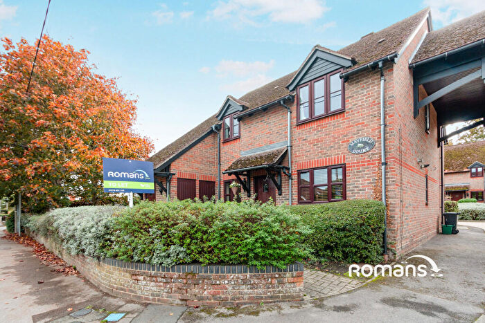 2 Bedroom Flat To Rent In Mayfield Court, Reading Road, Hook, RG27