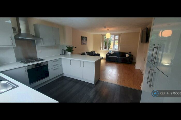 6 Bedroom Semi-Detached House To Rent In Salisbury Street, Beeston, Nottingham, NG9