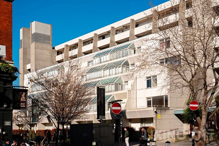 2 Bedroom Flat For Sale In Brunswick Centre, Bloomsbury, WC1N