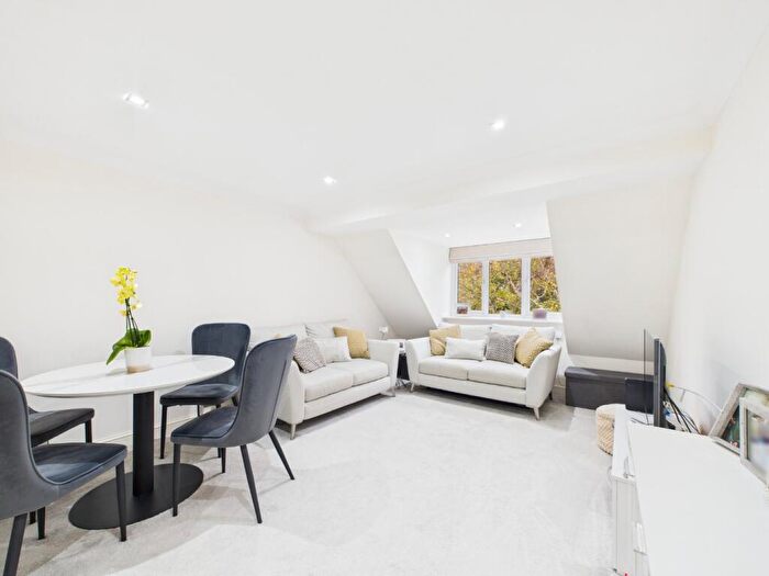 1 Bedroom Flat For Sale In Regents Court, London Lane, Bromley, Kent, BR1