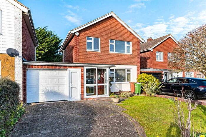 3 Bedroom Link Detached House For Sale In Maiden Erlegh Avenue, Bexley, DA5