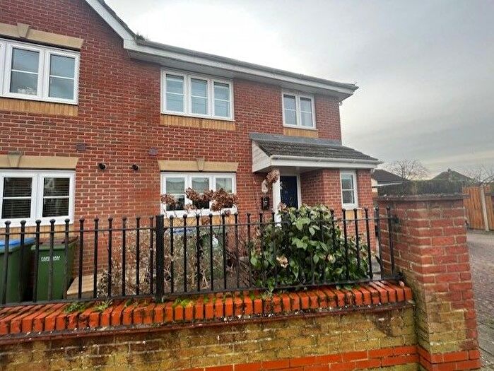 4 Bedroom Semi-Detached House To Rent In Warsash Road, Warsash, Southampton, SO31