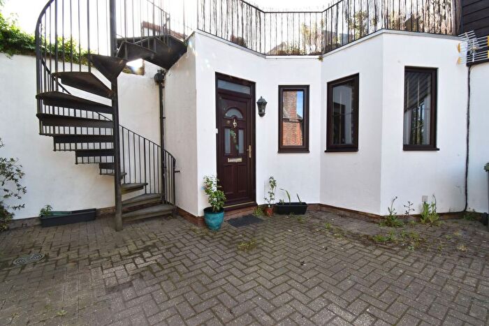 1 Bedroom Maisonette For Sale In The Street, Egerton, Ashford, TN27