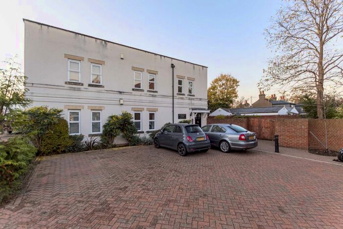 2 Bedroom Flat To Rent In Uxbridge Road, Hampton Hill, Hampton, TW12