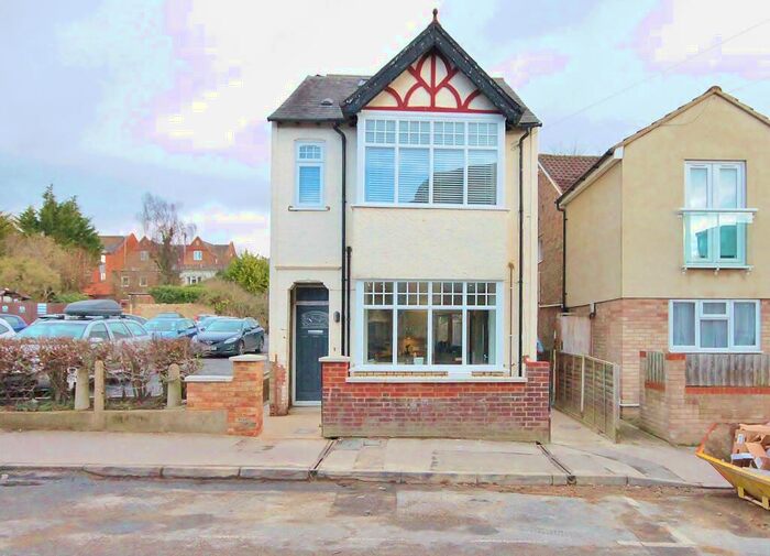 3 Bedroom Apartment To Rent In Lime Walk, Headington, Oxford, OX3