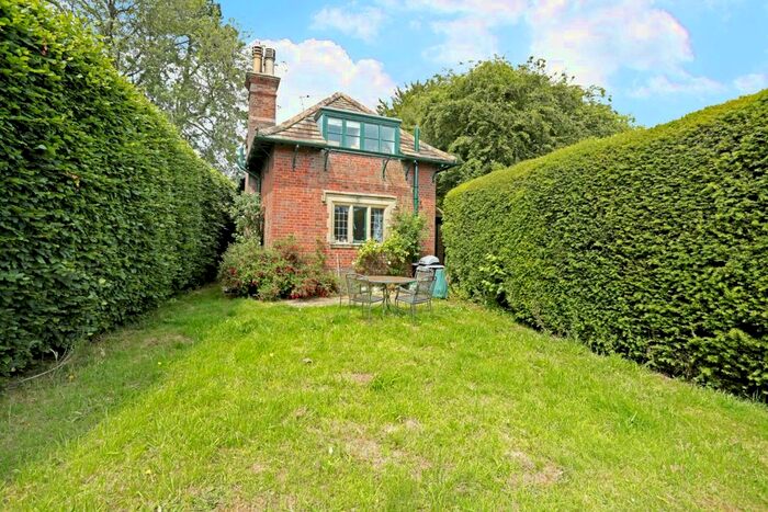 2 Bedroom Detached House To Rent In Cross Lane, Marlborough SN8