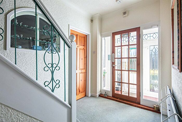 4 Bedroom Detached House For Sale In Halifax Road, Grenoside, S35