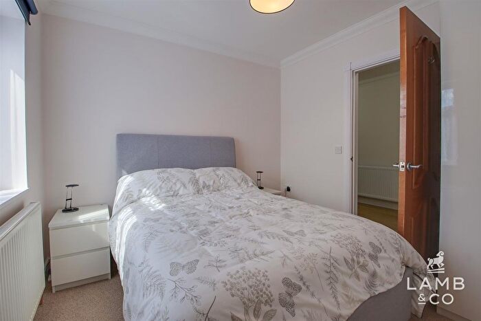 2 Bedroom Detached Bungalow For Sale In Highlands Grove, Great Clacton, CO15