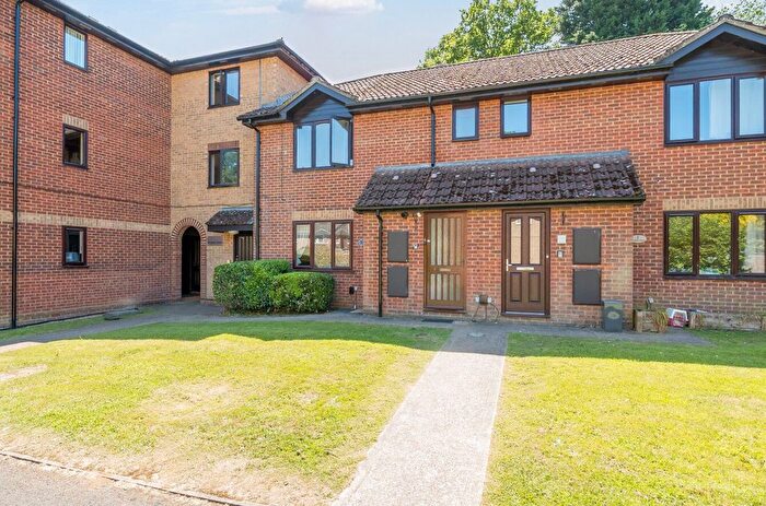 2 Bedroom Flat To Rent In Nursery Gardens, Chandler's Ford, Eastleigh, Hampshire, SO53