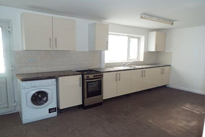 3 Bedroom Semi-Detached House To Rent In Forest Town, Mansfield, NG19