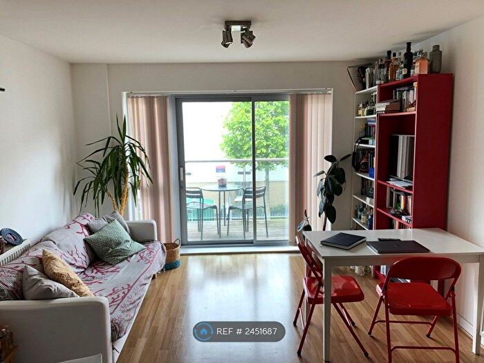 1 Bedroom Flat To Rent In Bow Road, London, E3