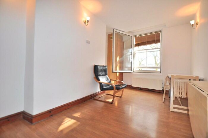 2 Bedroom Flat To Rent In Hackney Road, London, E2