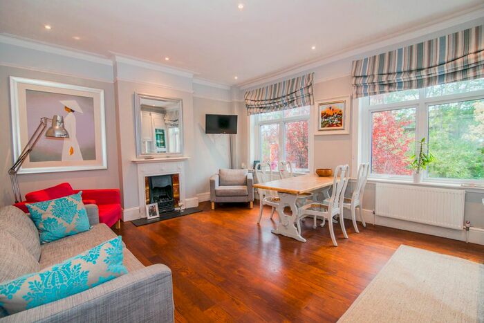 2 Bedroom Flat To Rent In North Road, Richmond, TW9