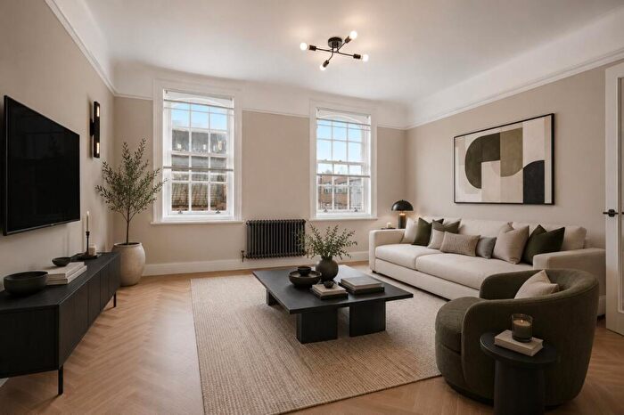 3 Bedroom Flat To Rent In Richmond Hill, Bournemouth, BH2