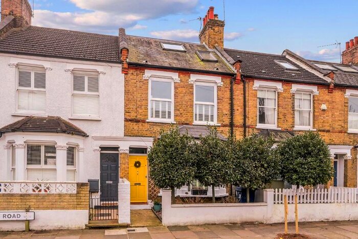 3 Bedroom Flat To Rent In Somerset Road, London, W4