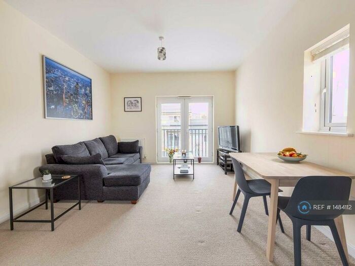 2 Bedroom Flat To Rent In Gascoigns Way, Bristol, BS34