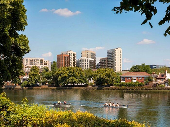 2 Bedroom Flat For Sale In Capital Interchange Way, Brentford, TW8