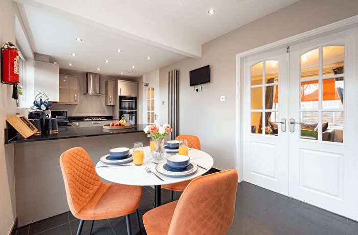 3 Bedroom Semi-Detached House To Rent In Goodwood Road, London, SE14