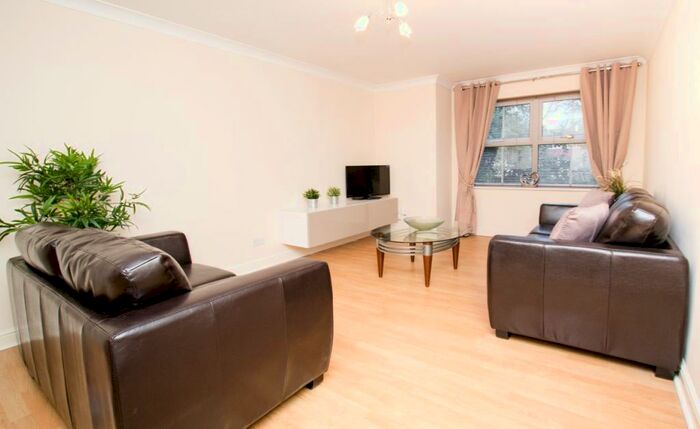 2 Bedroom Flat To Rent In Chapel Road, RH1