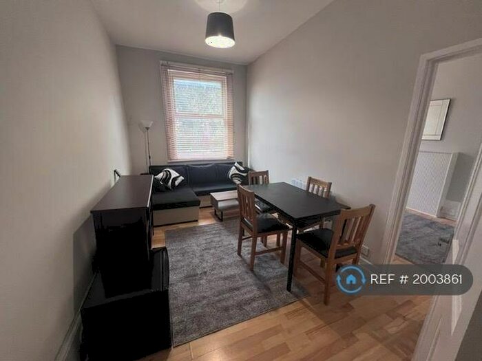 2 Bedroom Flat To Rent In Falcon Road, London, SW11