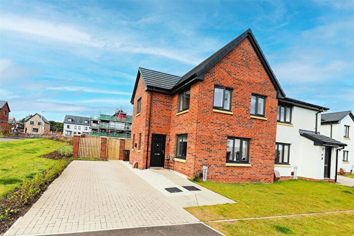 3 Bedroom Semi-Detached House For Sale In Dalzell Park, Glenrothes, KY7