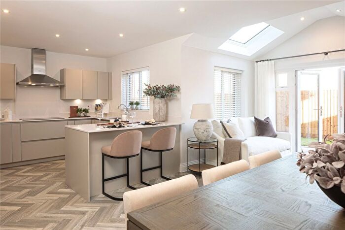 4 Bedroom Detached House For Sale In Hailwood Avenue, Crowthorne, Berkshire, RG45
